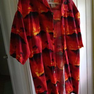 Man's QUIKSILVER International Supply Hawaiian colorful shirt.